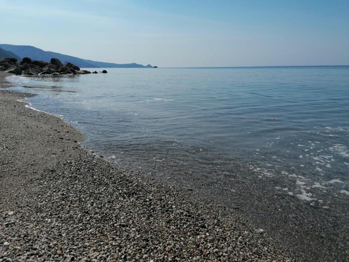 "Appartamento Del Mare Gliaca" Con Vista Isole Eolie,Ampia Terrazza,Wifi E Parcheggio Privato Gratuito Piraino Luaran gambar