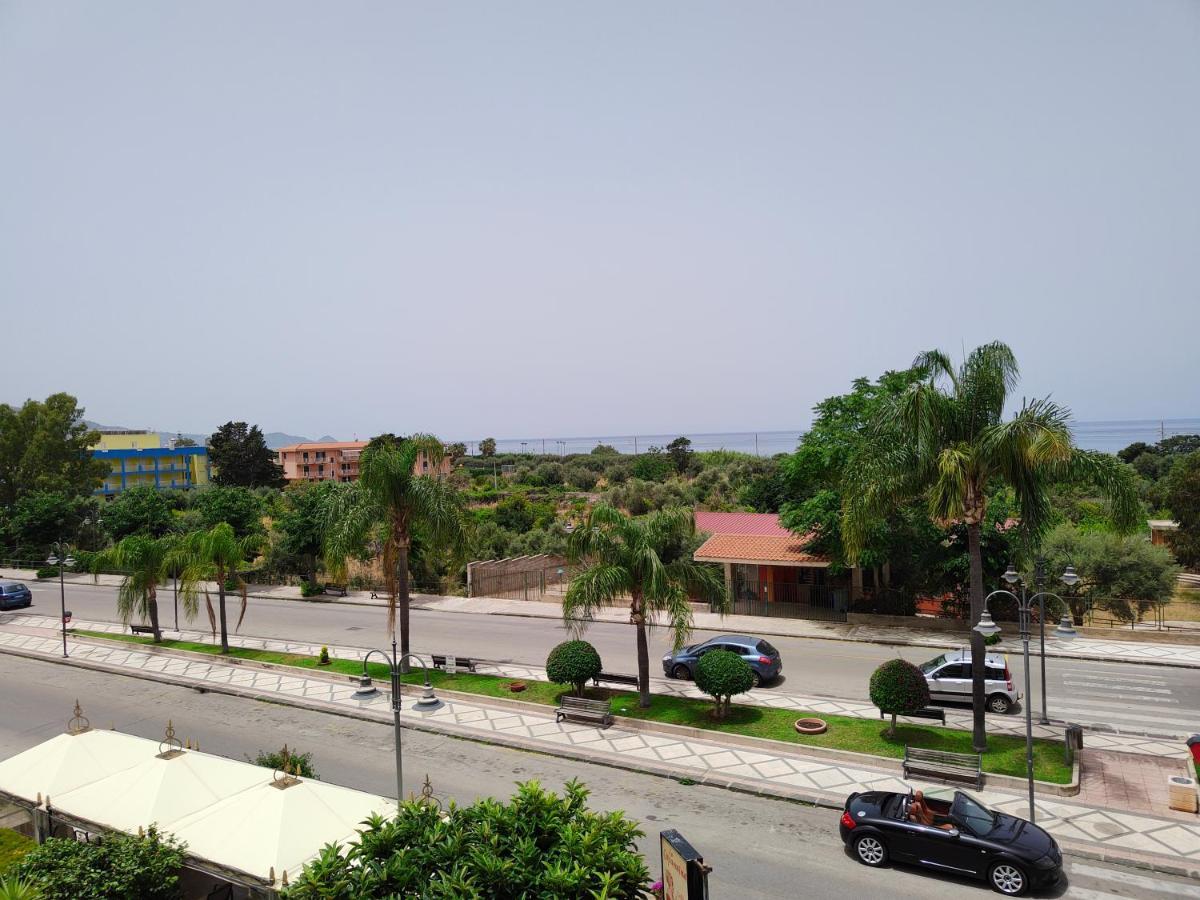 "Appartamento Del Mare Gliaca" Con Vista Isole Eolie,Ampia Terrazza,Wifi E Parcheggio Privato Gratuito Piraino Luaran gambar