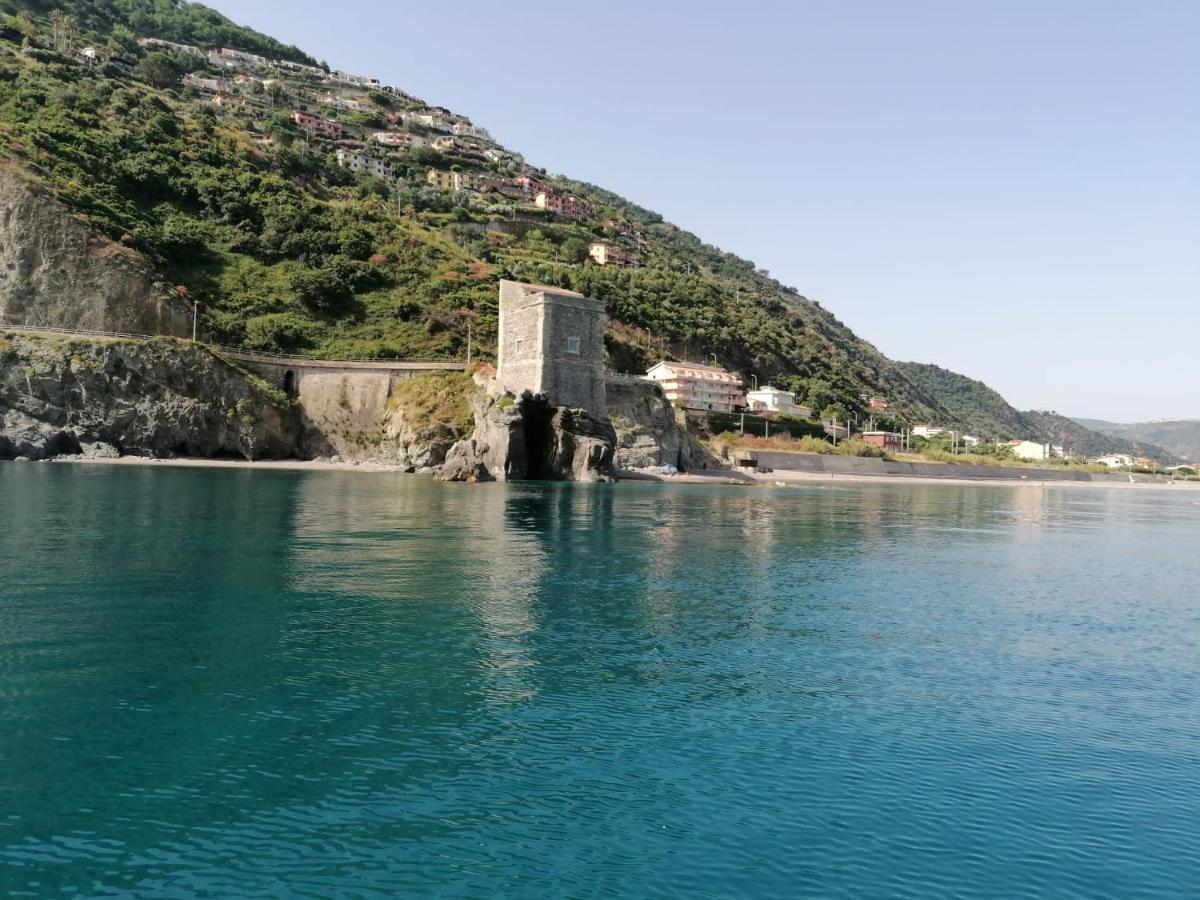 "Appartamento Del Mare Gliaca" Con Vista Isole Eolie,Ampia Terrazza,Wifi E Parcheggio Privato Gratuito Piraino Luaran gambar